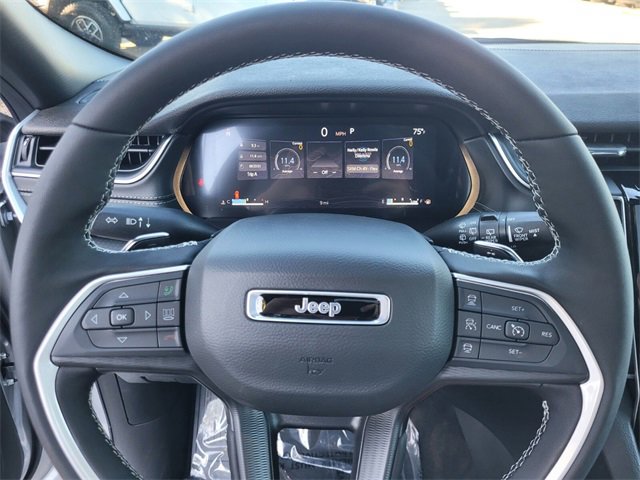 New 2025 Jeep Grand Cherokee Altitude image 30