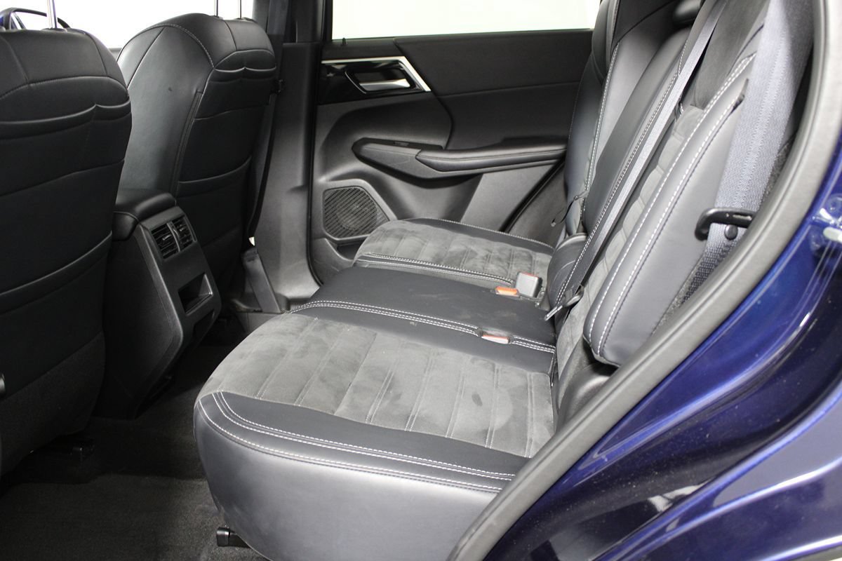 Used 2024 Mitsubishi Outlander SE Black Edition FWD image 34
