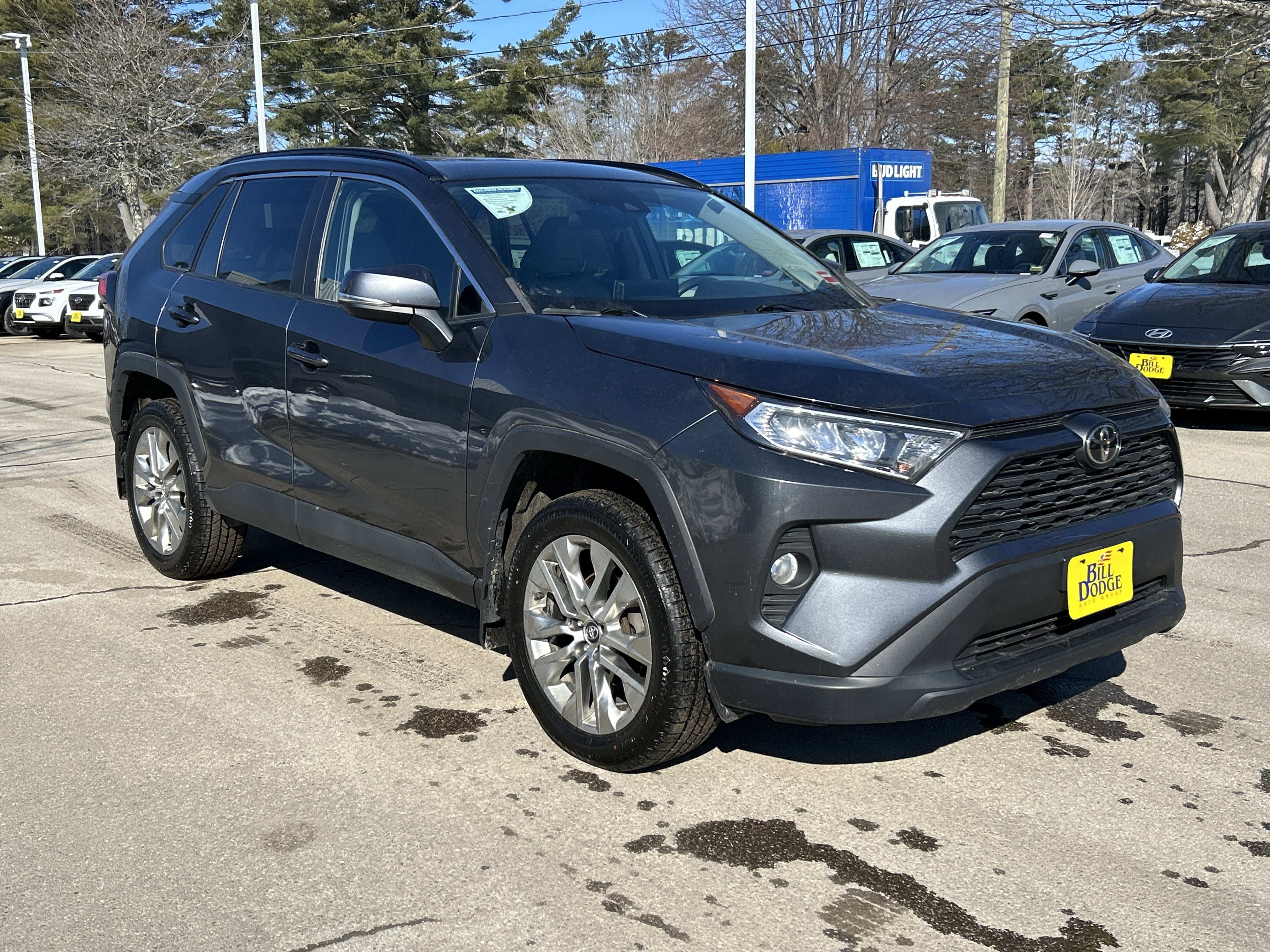 Used 2020 Toyota RAV4 XLE Premium image 3