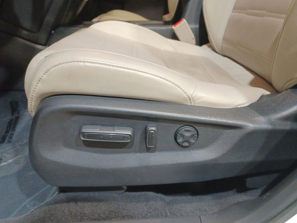 Used 2019 Honda CR-V Touring image 14