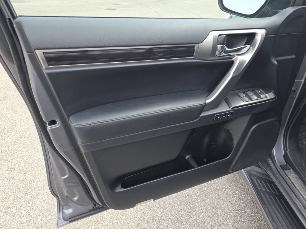 Certified 2023 Lexus GX 460 Luxury w/ Sport Design Package AWD/4WD image 16
