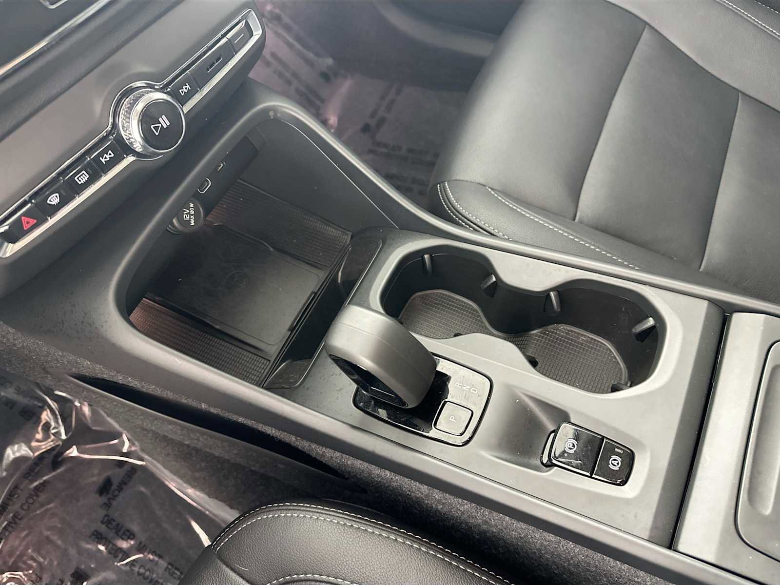 Used 2025 Volvo XC40 B5 Core w/ Protection Package Premier image 16