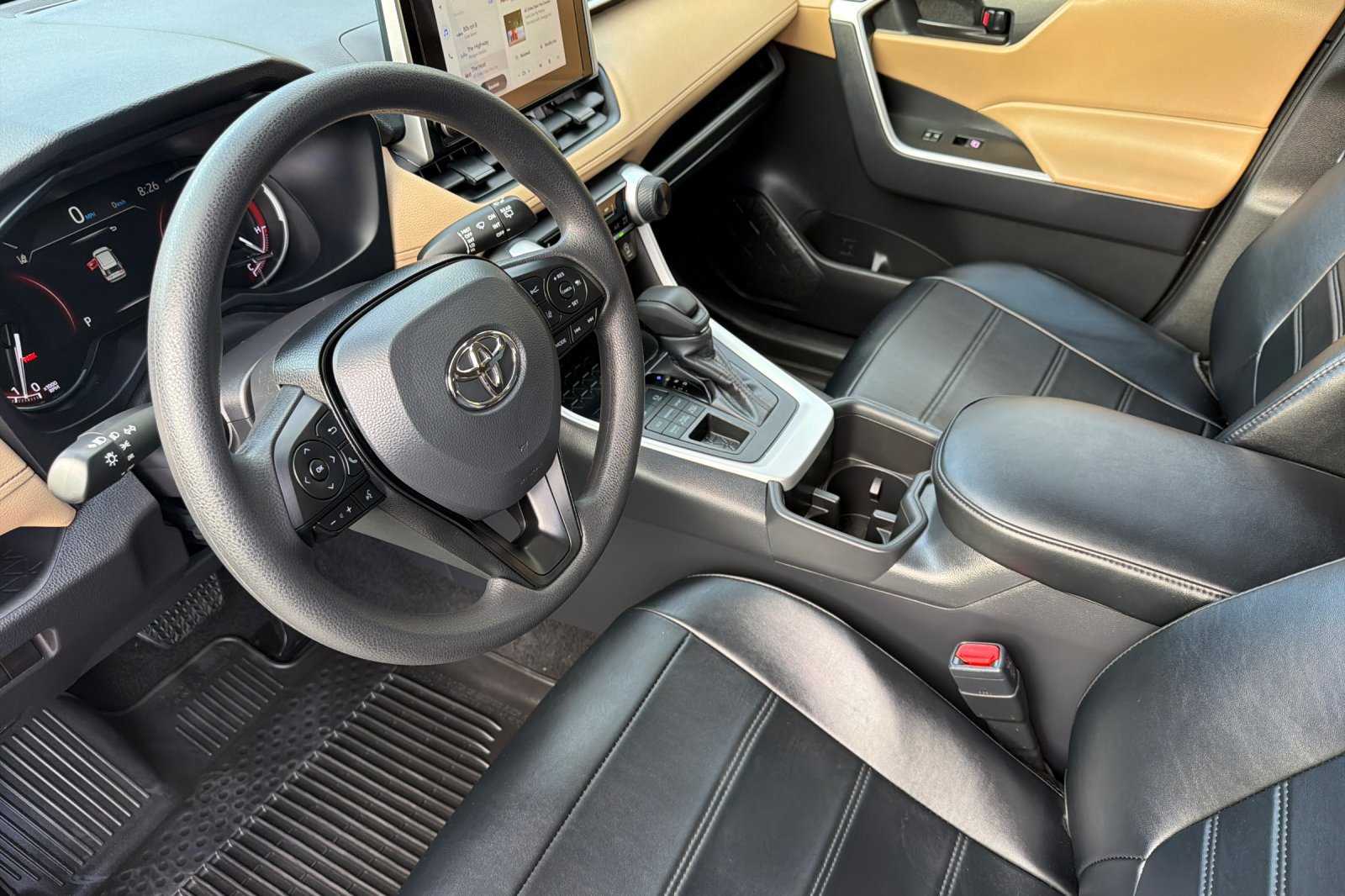 Used 2025 Toyota RAV4 LE AWD/4WD image 12