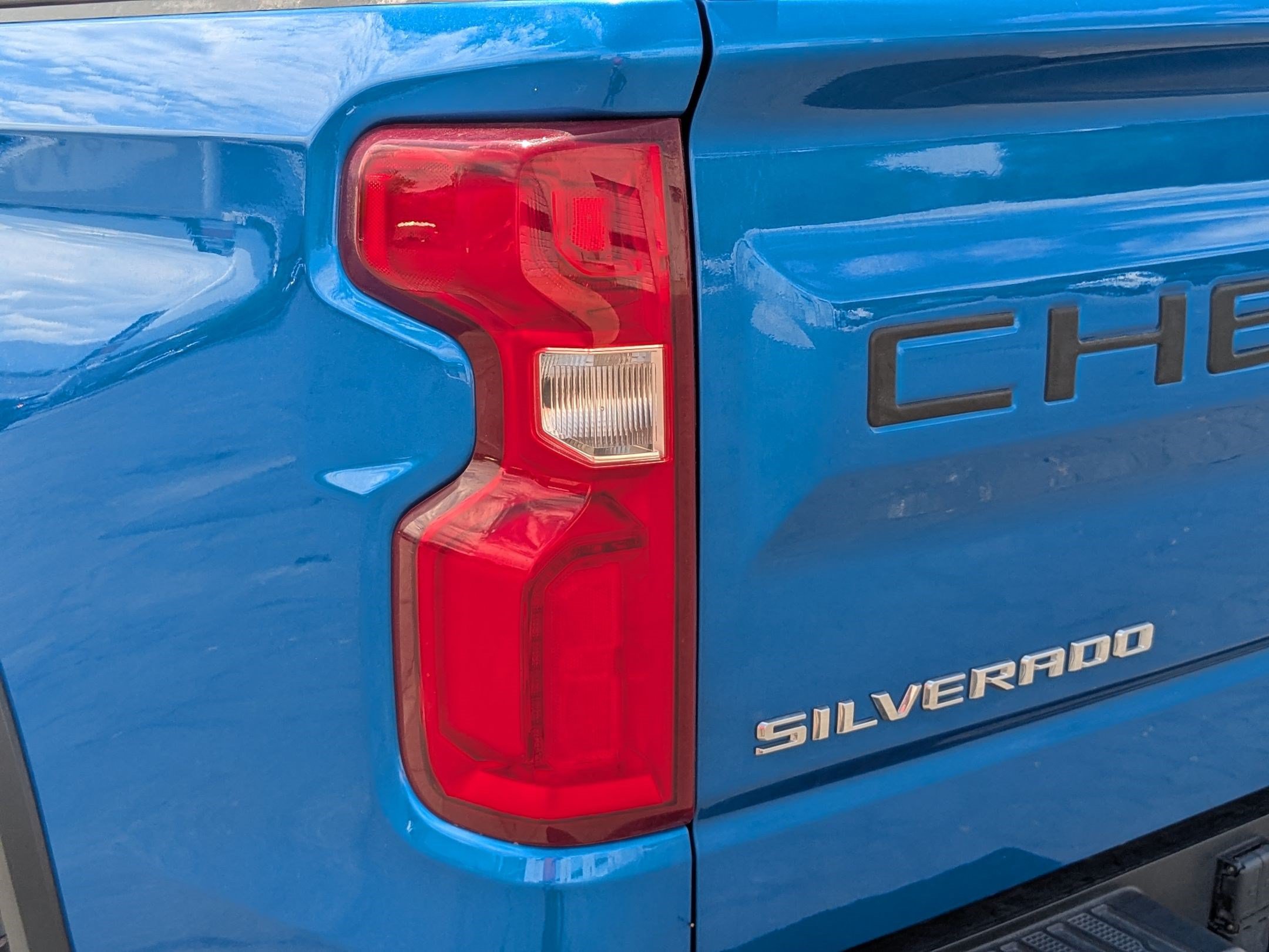 Used 2023 Chevrolet Silverado 1500 ZR2 w/ Technology Package AWD/4WD image 13