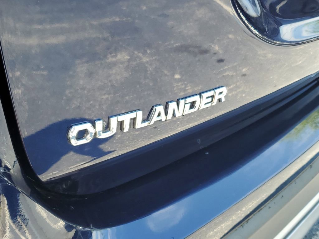 Used 2020 Mitsubishi Outlander ES FWD image 12