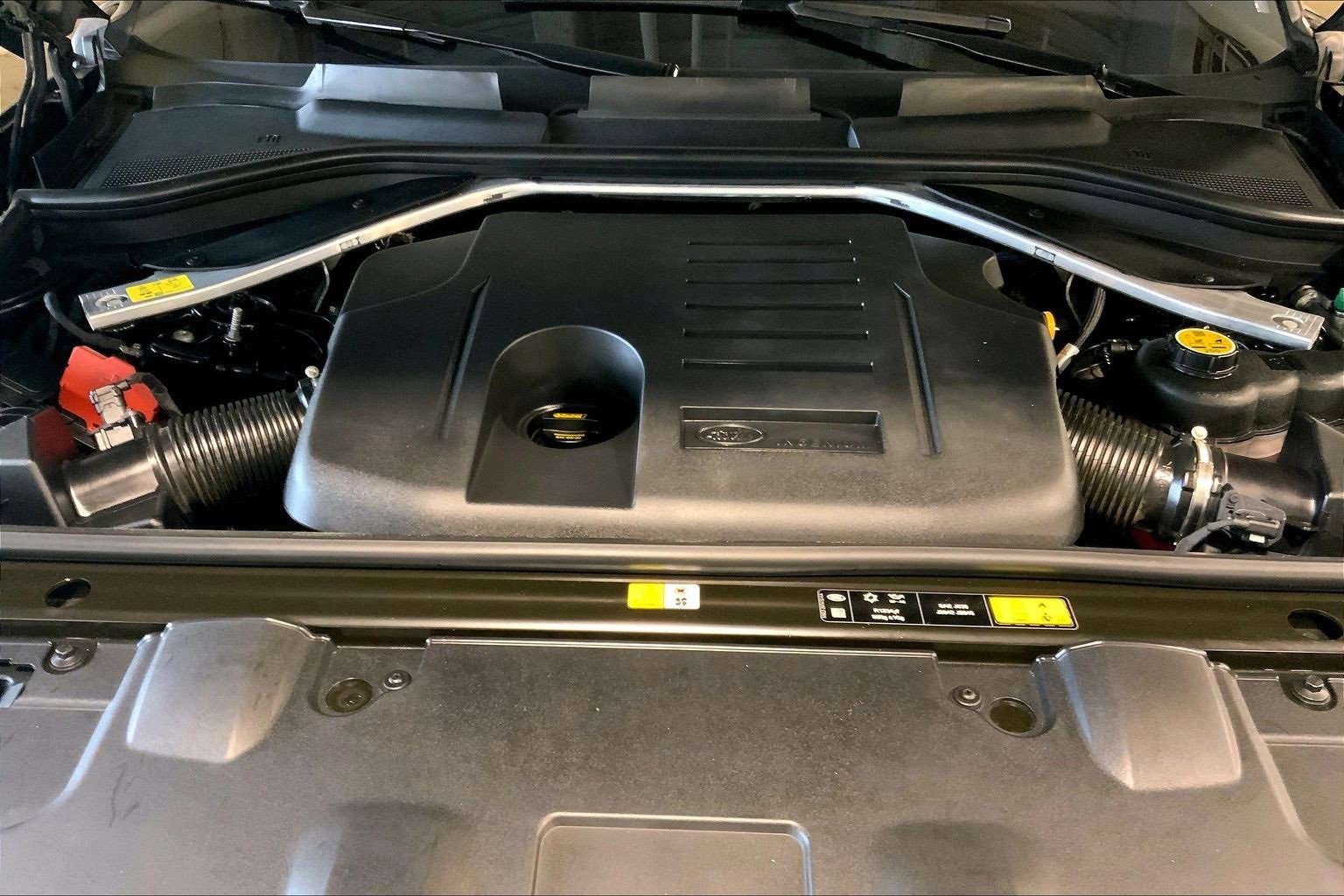 Used 2023 Land Rover Range Rover Long Wheelbase SE image 29