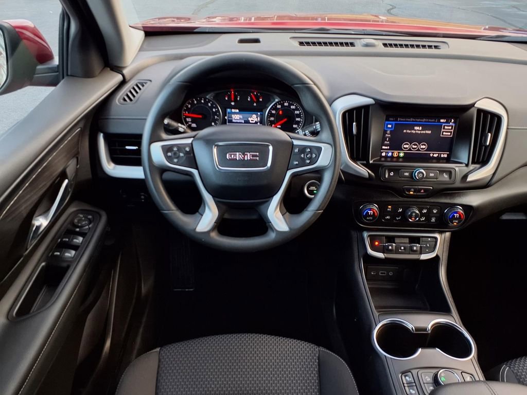 Used 2024 GMC Terrain SLE w/ Driver Convenience Package image 13