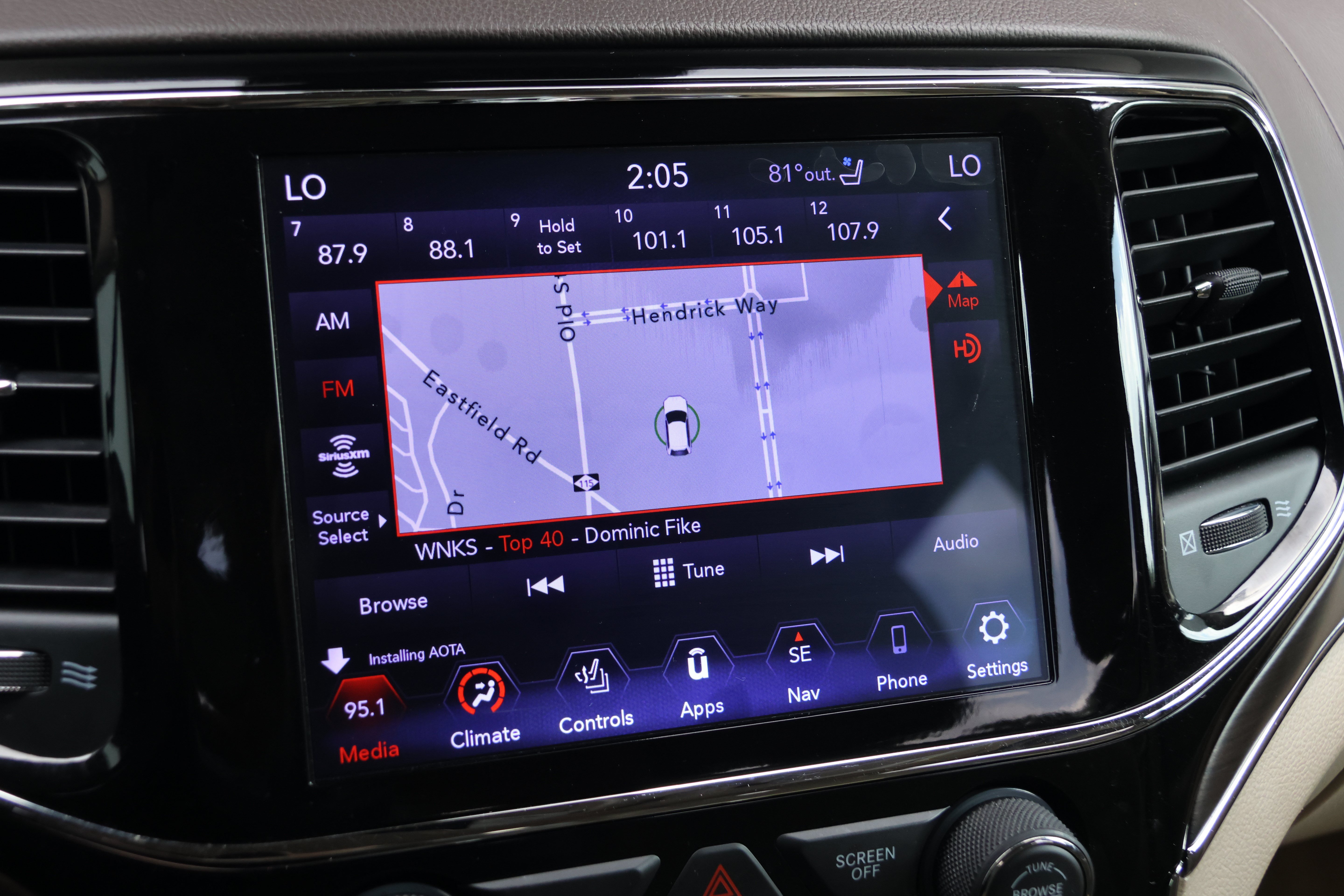 Used 2019 Jeep Grand Cherokee Overland AWD/4WD image 23