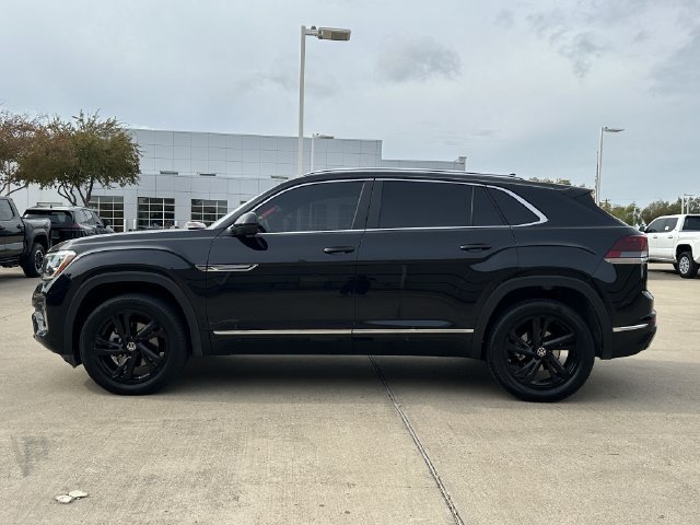 Used 2024 Volkswagen Atlas Cross Sport SEL R-Line AWD/4WD image 2