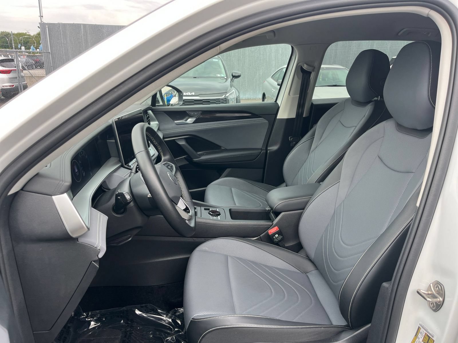 Used 2026 Volkswagen Tiguan SE AWD/4WD image 33