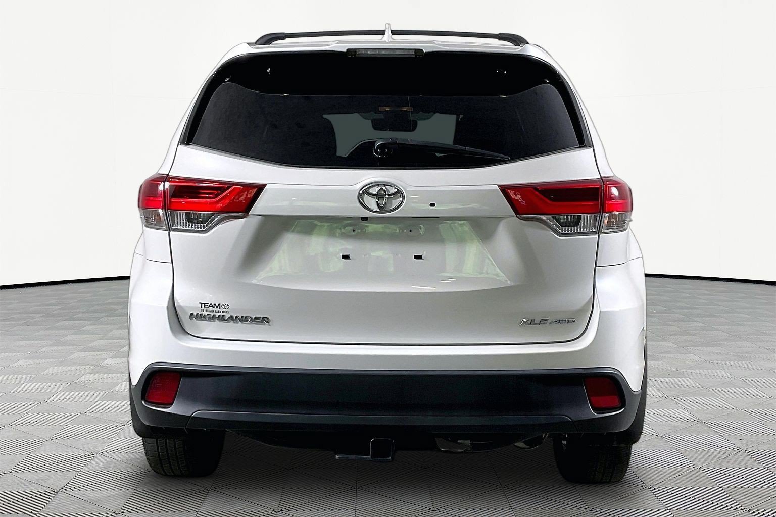 Used 2019 Toyota Highlander XLE AWD/4WD image 6