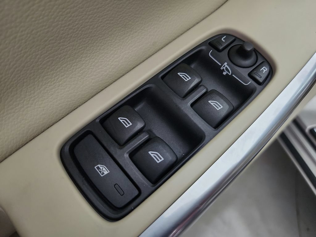 Used 2016 Volvo V60 T5 Platinum w/ Climate Package FWD image 25