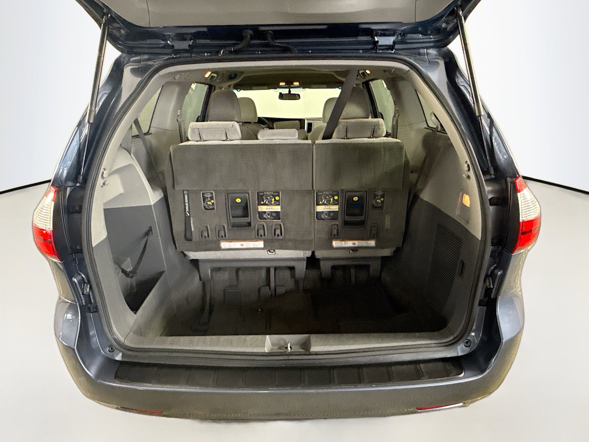 Used 2017 Toyota Sienna LE image 32