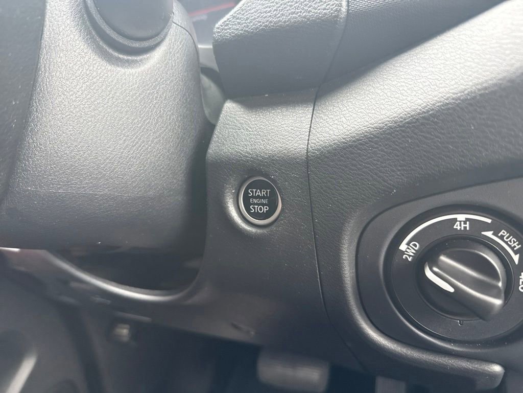 Used 2024 Nissan Frontier PRO-4X AWD/4WD image 9