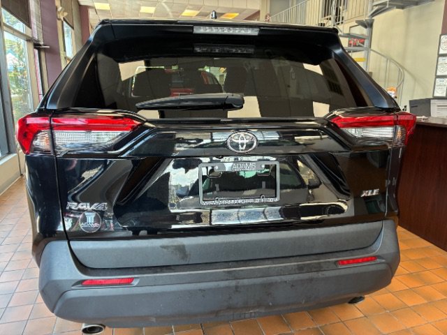Used 2025 Toyota RAV4 XLE FWD image 7
