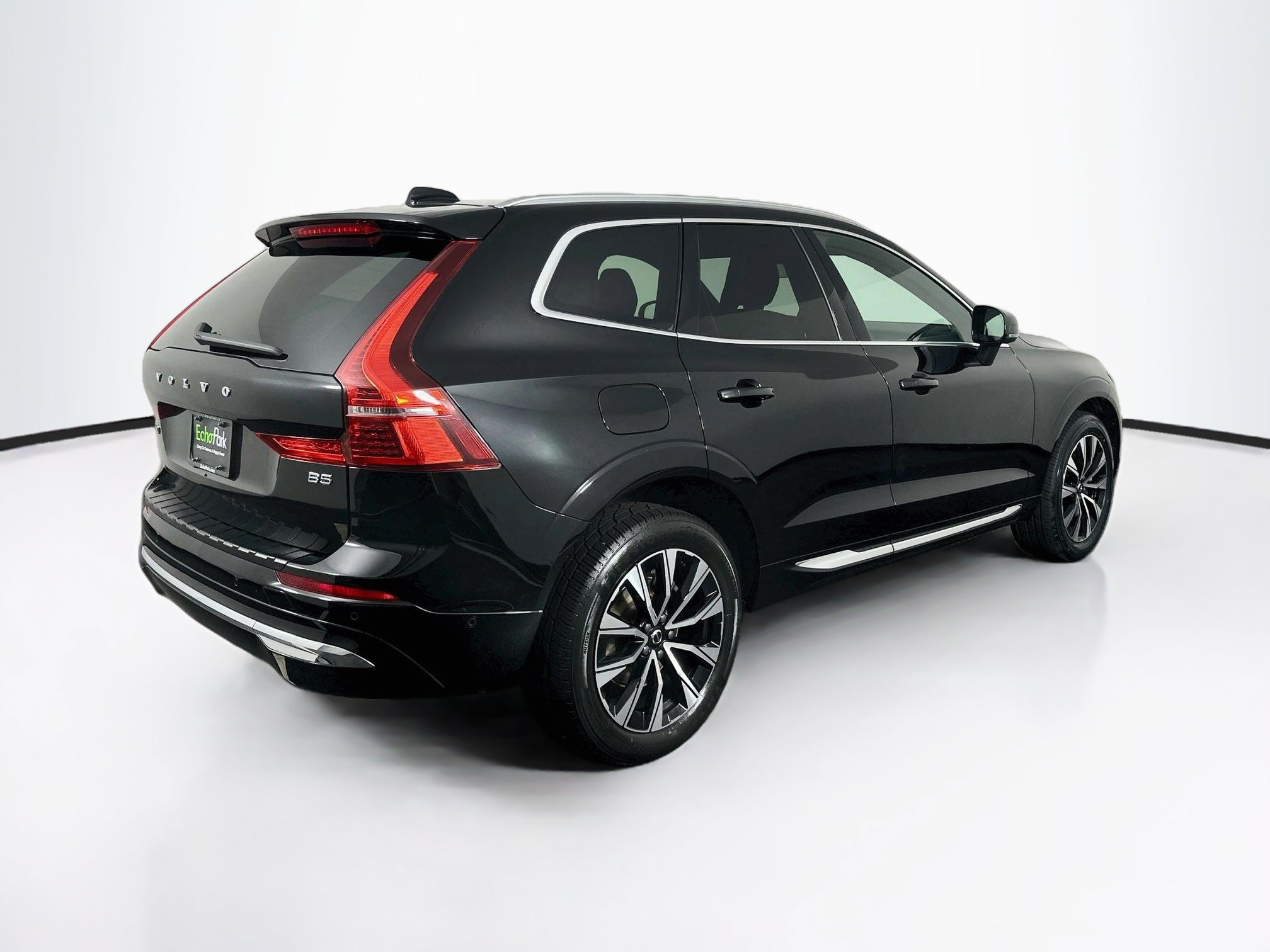 Used 2023 Volvo XC60 B5 Plus FWD image 9