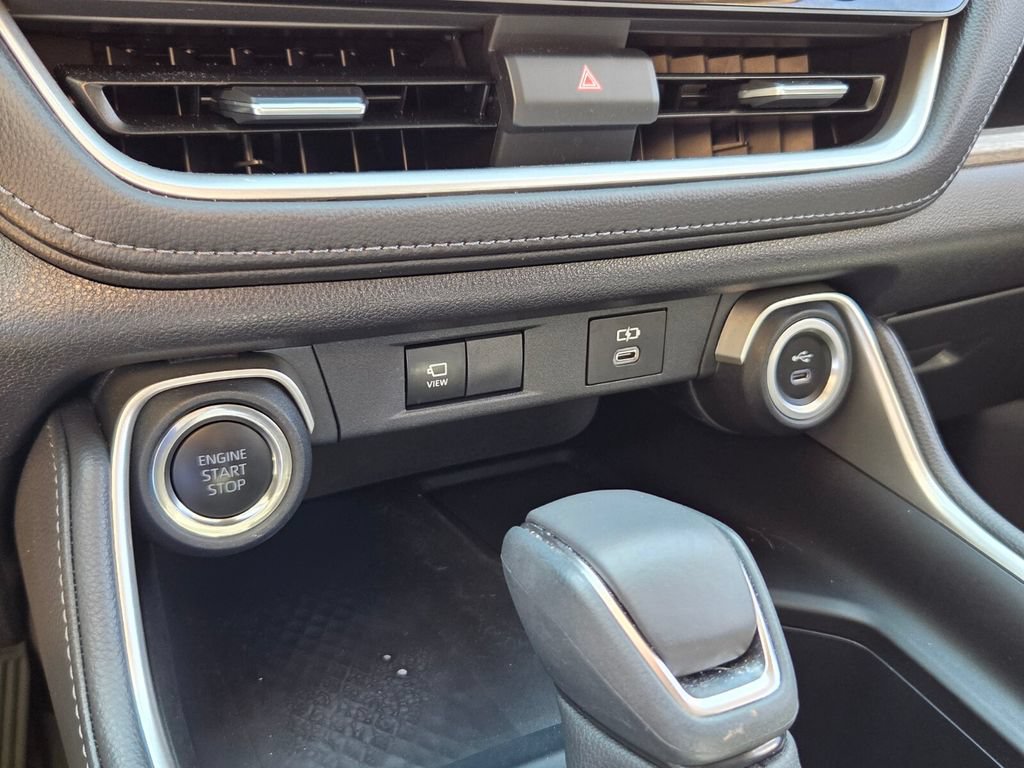 Used 2025 Toyota Grand Highlander AWD image 23