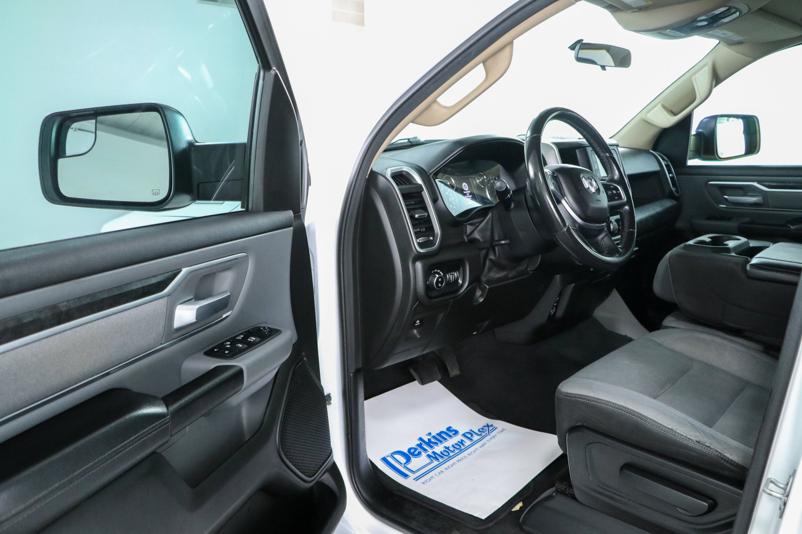 Used 2019 RAM 1500 Big Horn AWD/4WD image 3