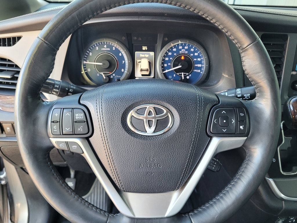Used 2015 Toyota Sienna Limited Premium AWD/4WD image 16