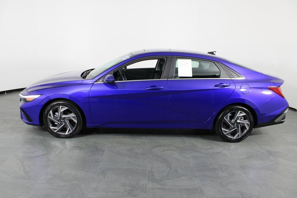 Certified 2025 Hyundai Elantra SEL image 10