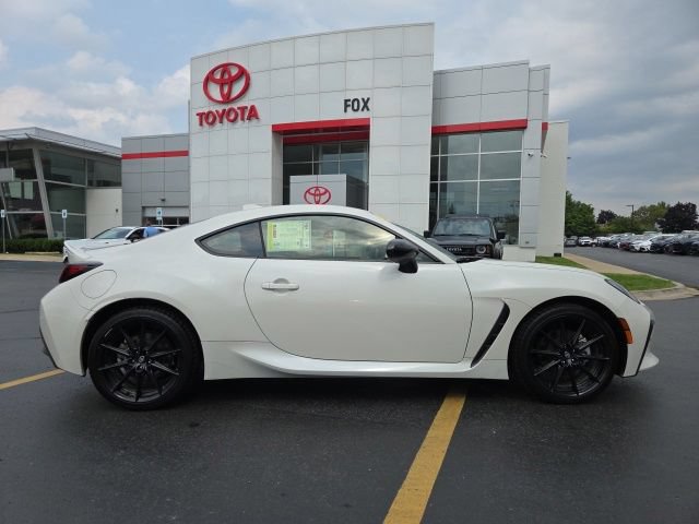 Used 2024 Toyota GR86 Premium RWD image 9