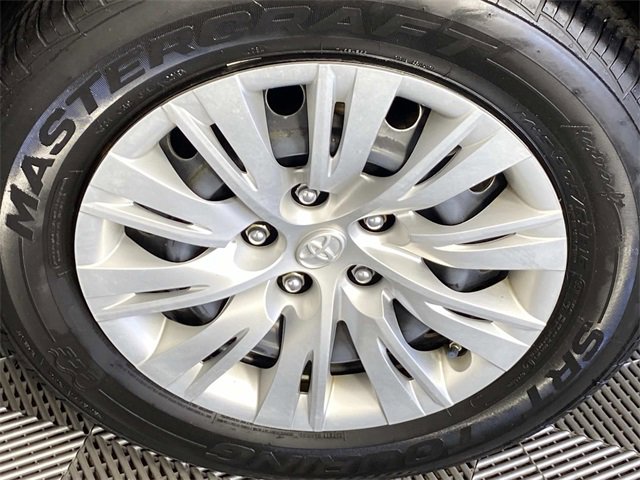 Used 2013 Toyota Camry LE image 27