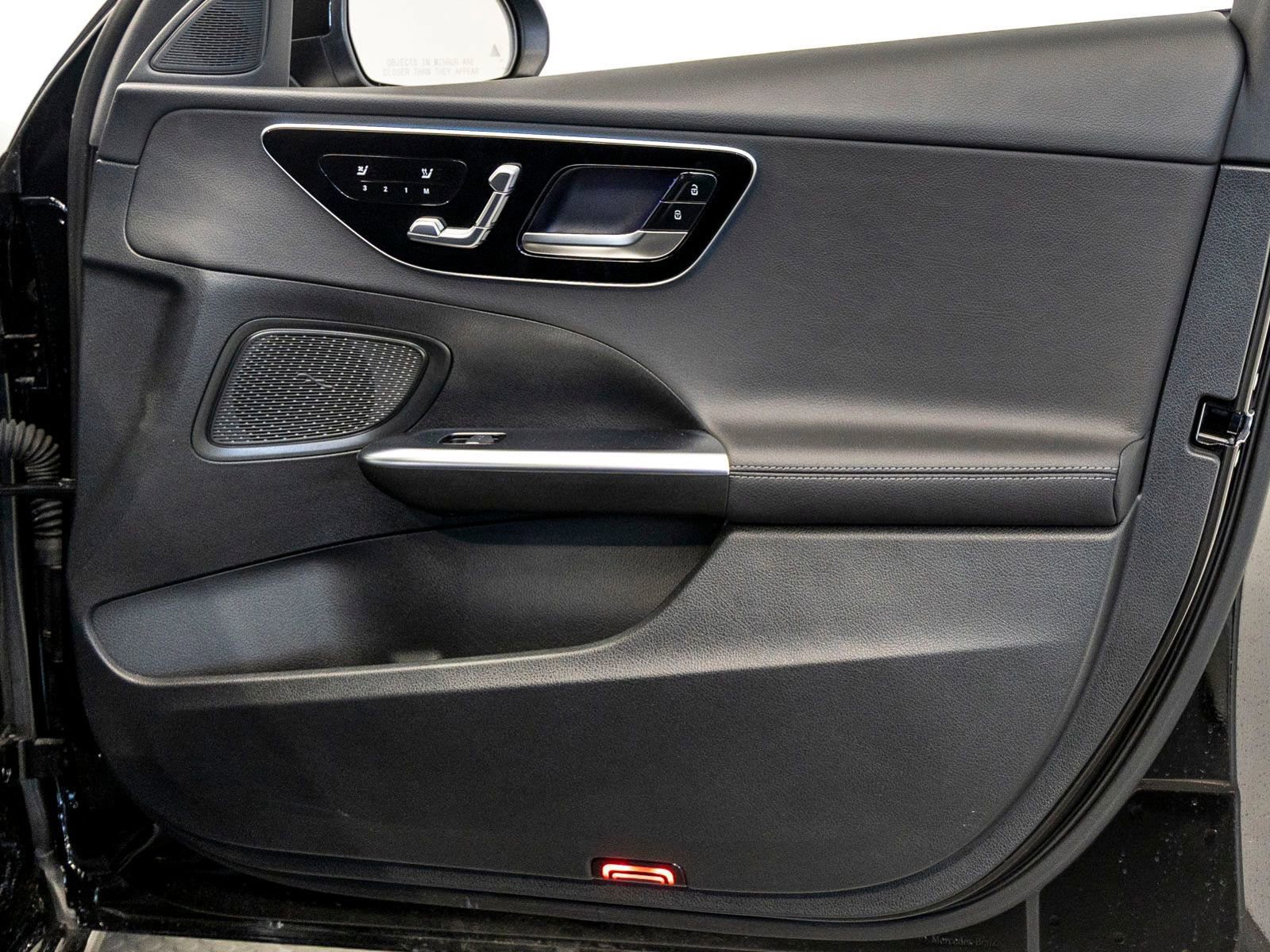 Used 2025 Mercedes-Benz C 300 Sedan image 26