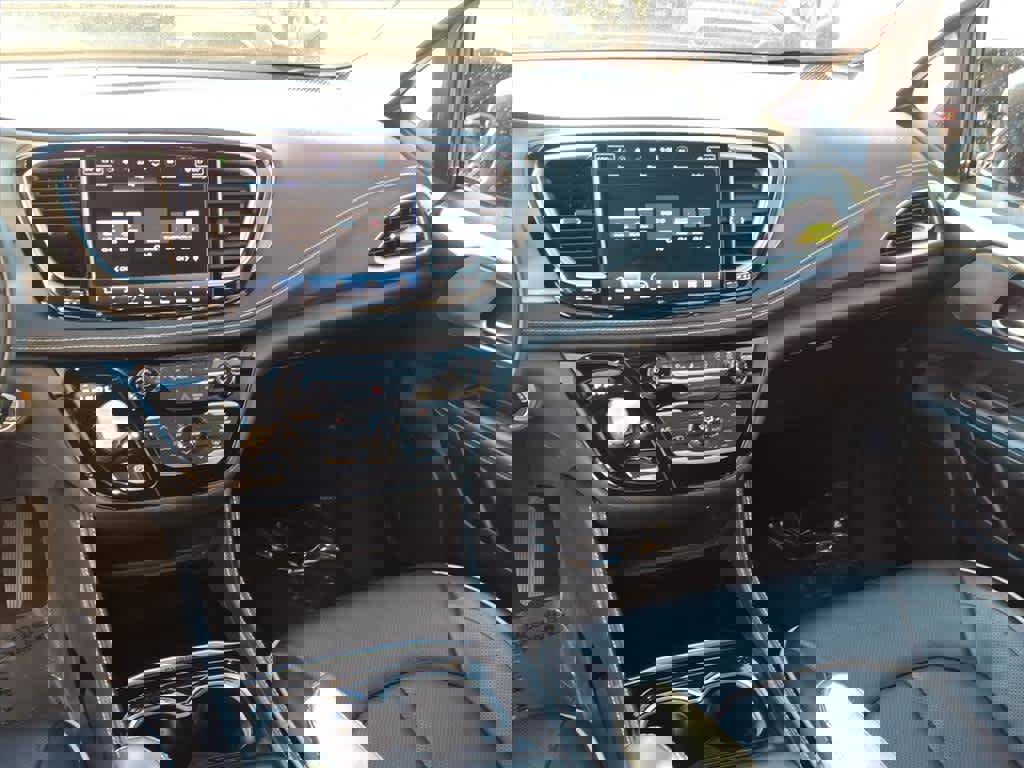 Used 2022 Chrysler Pacifica Limited w/ S Appearance Package image 14