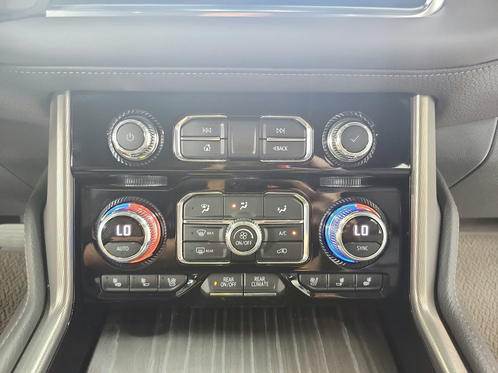 Used 2021 GMC Yukon XL Denali AWD/4WD image 31