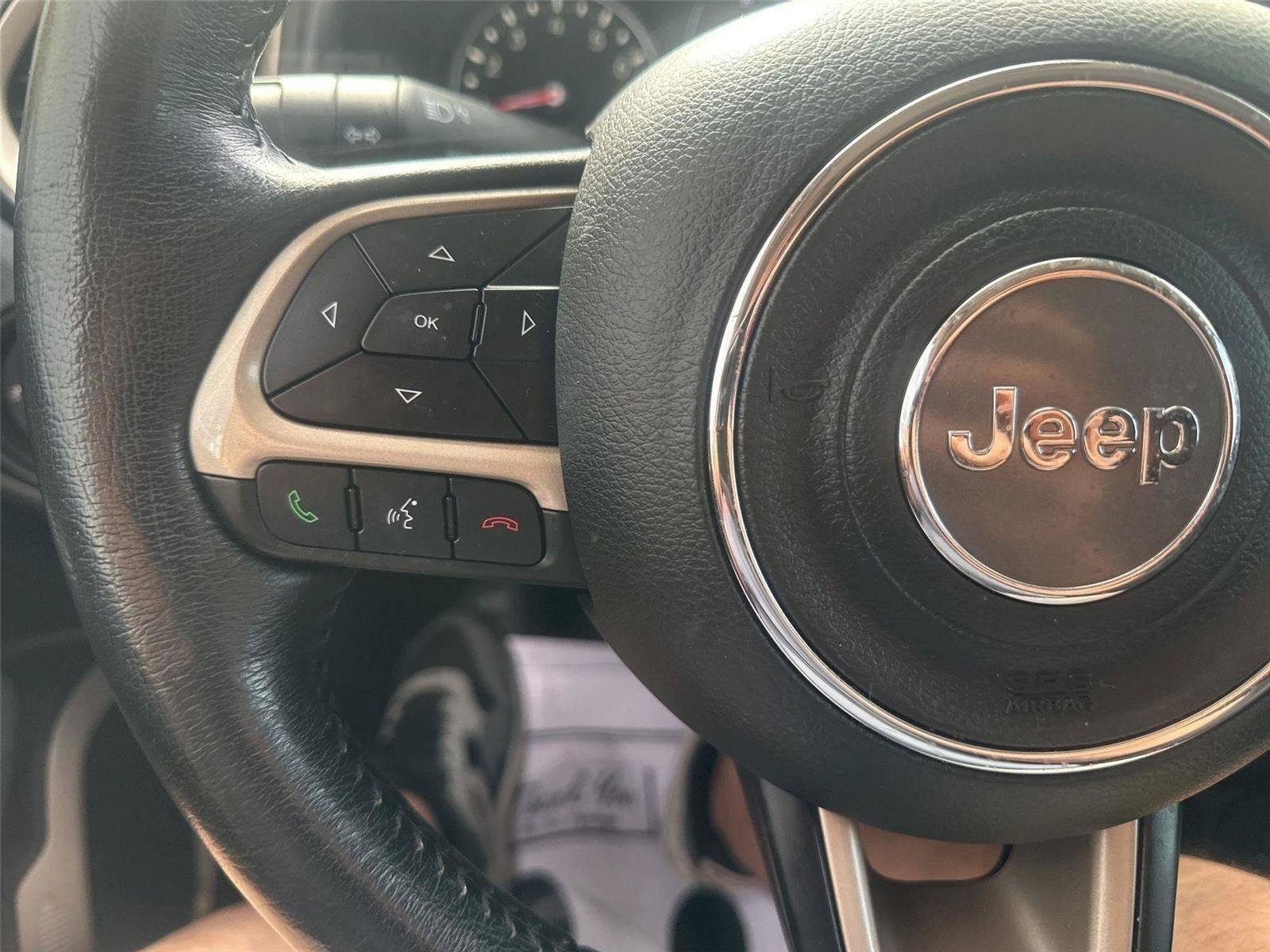 Used 2017 Jeep Renegade Latitude w/ Cold Weather Group FWD image 22