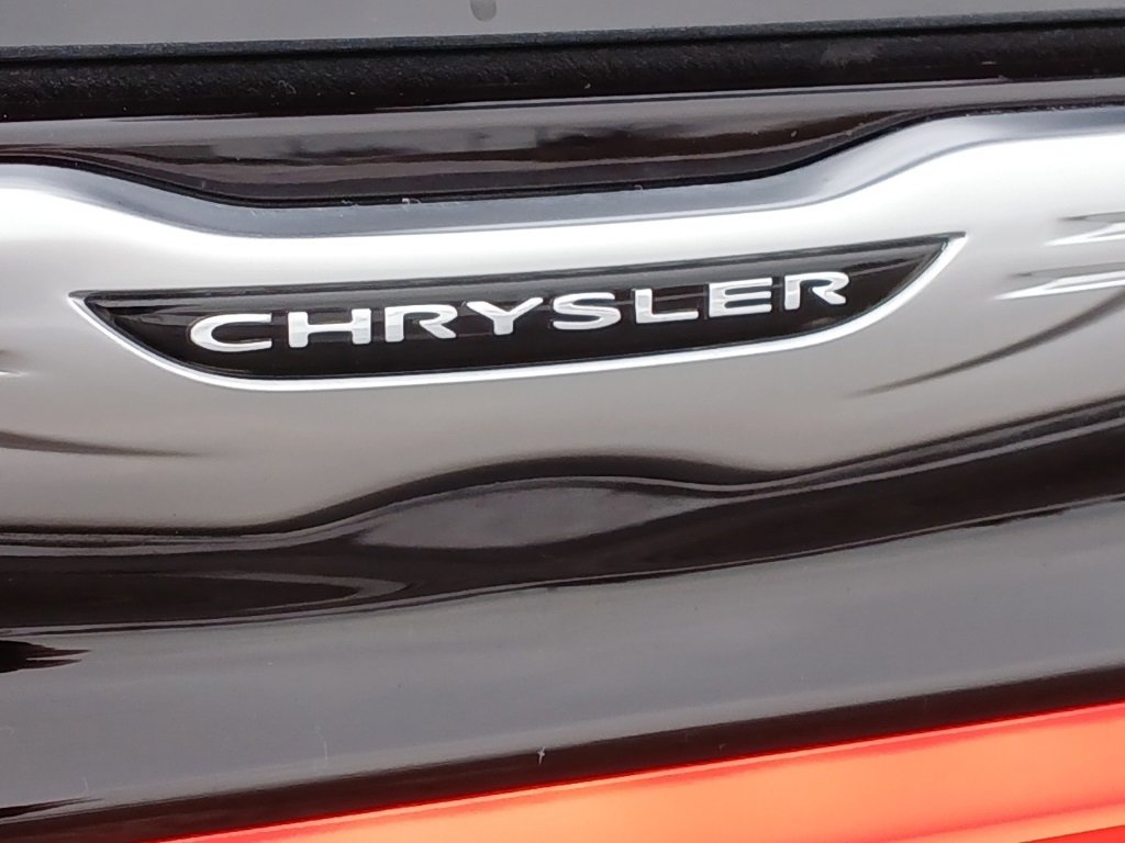 Used 2023 Chrysler Pacifica Limited image 32