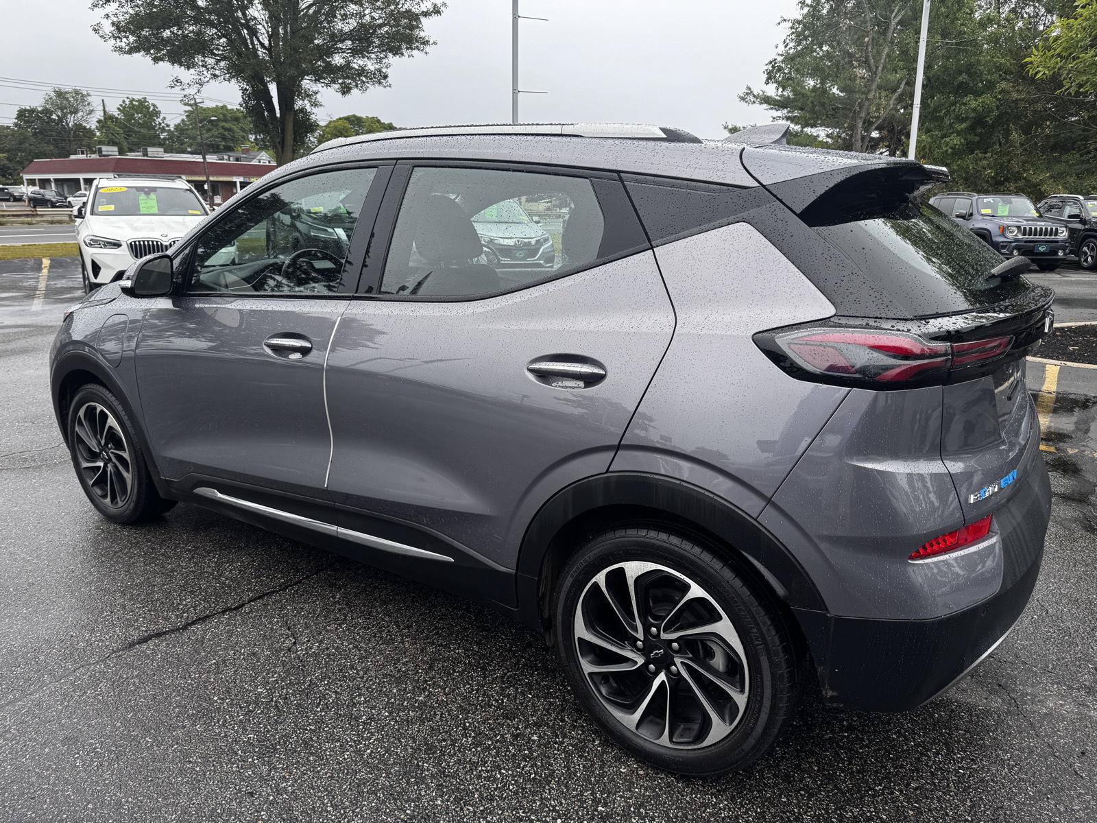 Used 2022 Chevrolet Bolt EUV Premier w/ Sun & Sound Package FWD image 5