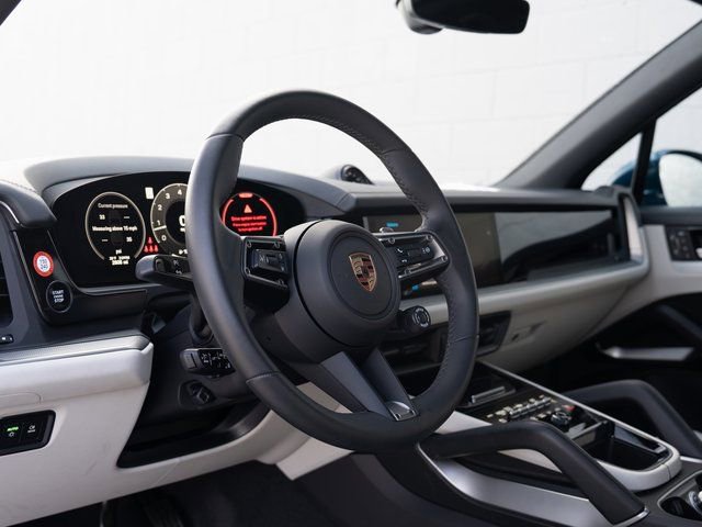 Certified 2025 Porsche Cayenne S image 4