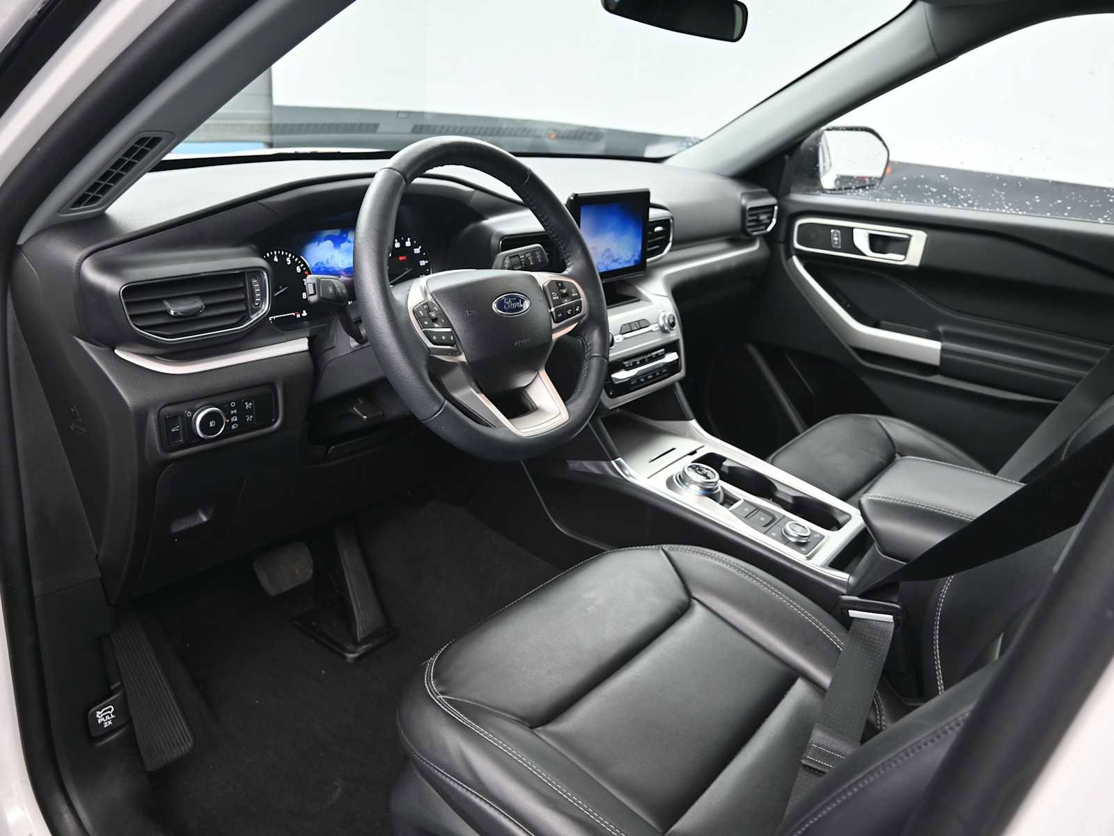 Used 2023 Ford Explorer XLT w/ Equipment Group 202A image 11