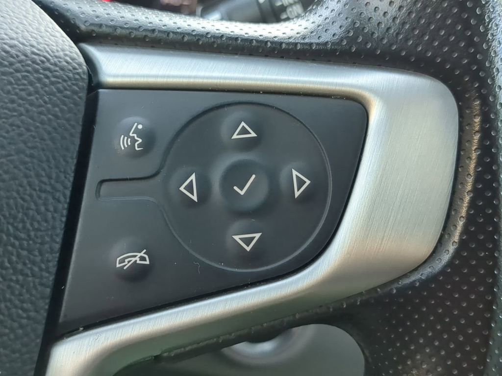 Used 2024 GMC Terrain SLE image 18