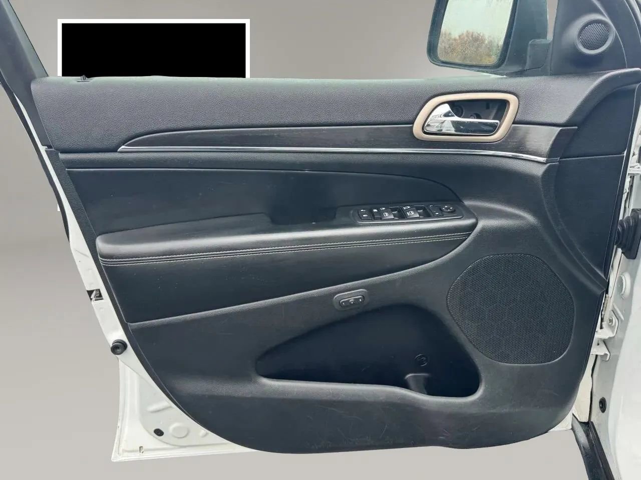 Used 2014 Jeep Grand Cherokee Limited w/ Luxury Group II image 16