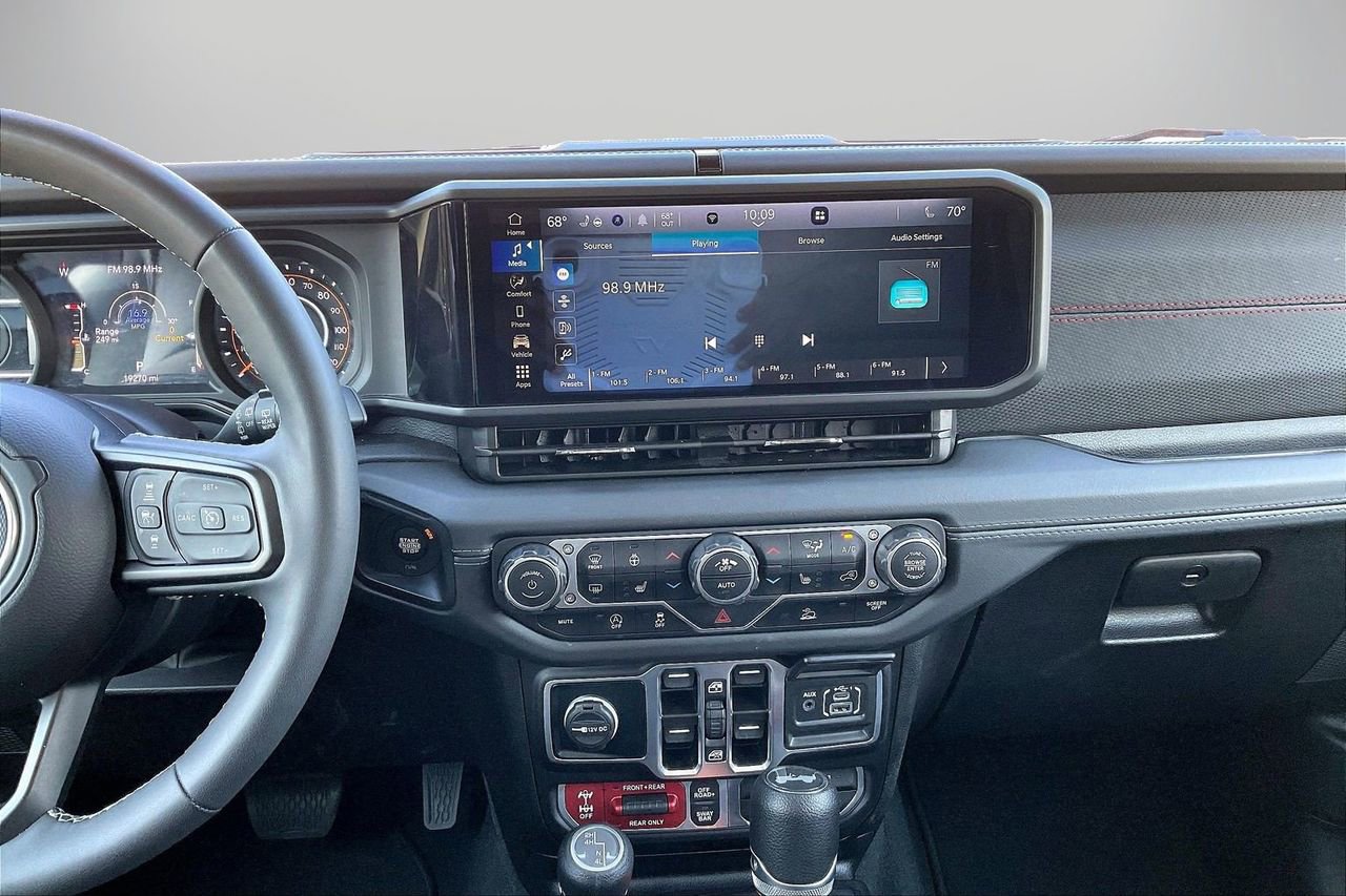 Certified 2025 Jeep Wrangler Unlimited Rubicon w/ Convenience Group image 13