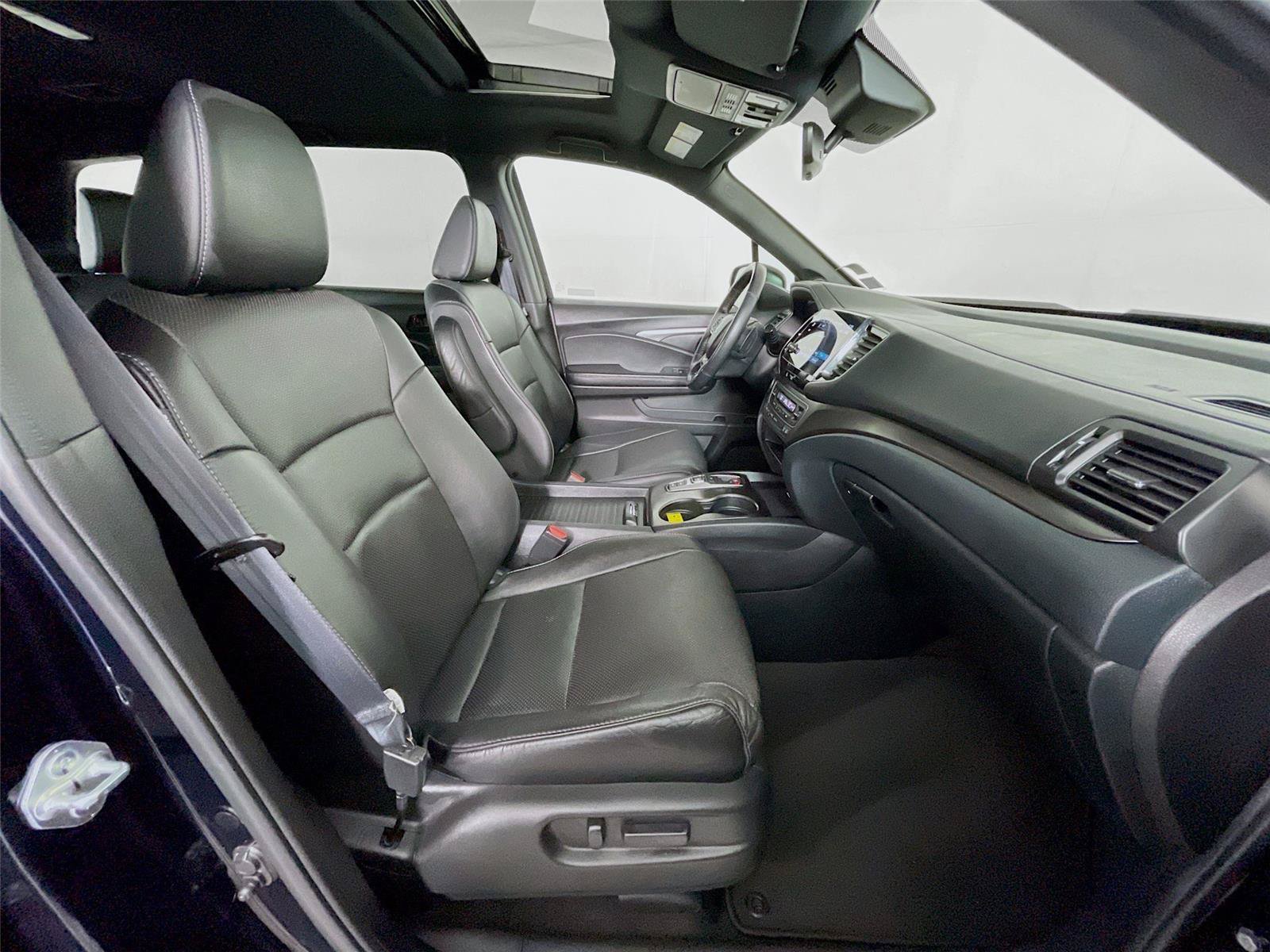 Used 2023 Honda Passport EX-L image 32