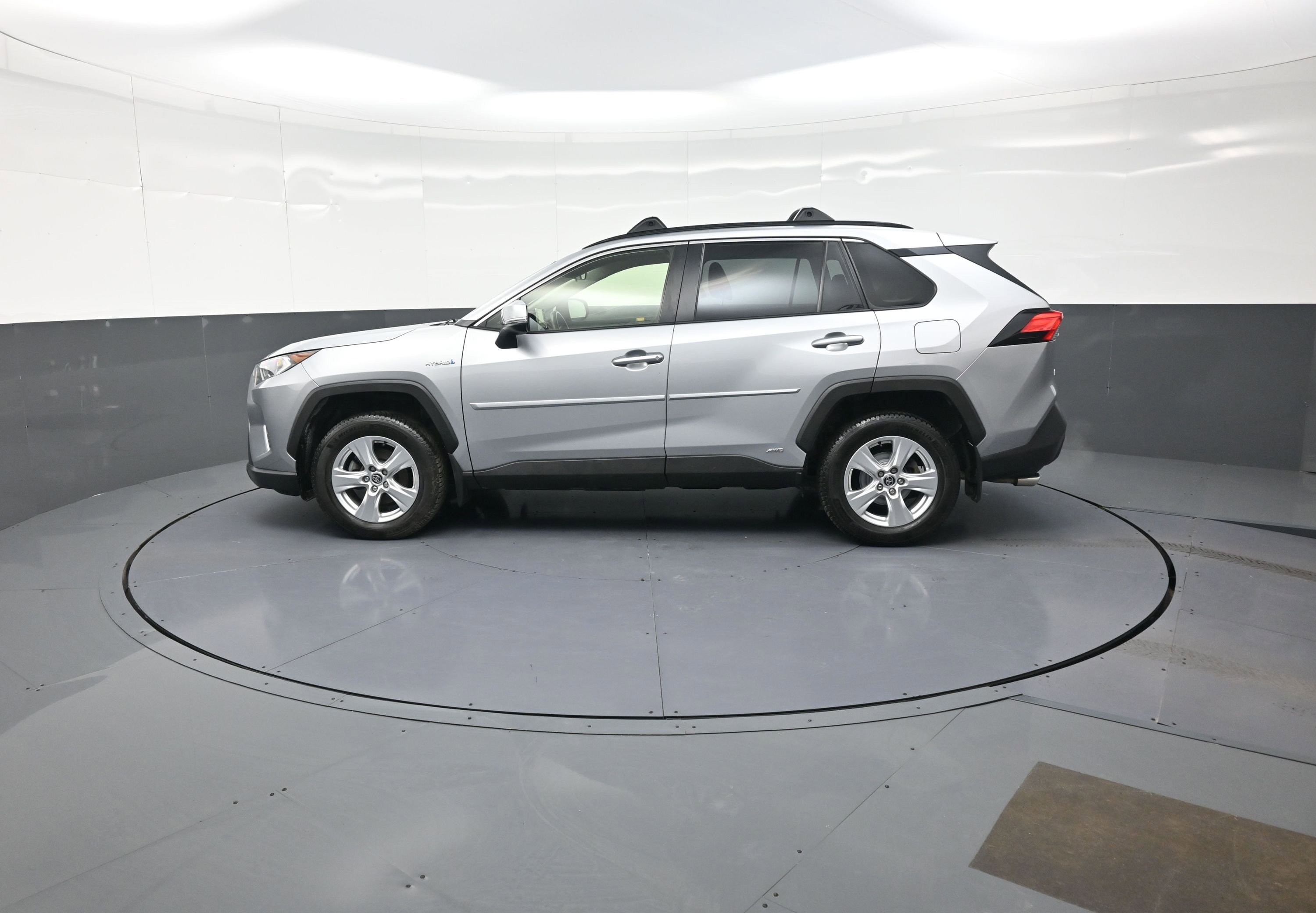 Used 2020 Toyota RAV4 XLE w/ Convenience Package image 6