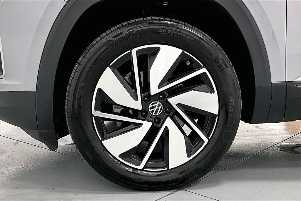 Used 2025 Volkswagen Atlas SE AWD/4WD image 11