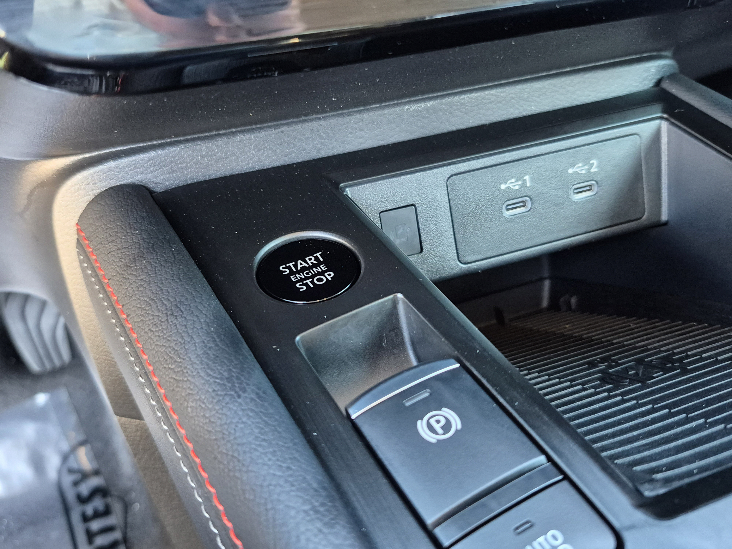 Certified 2025 Nissan Kicks SR FWD image 29