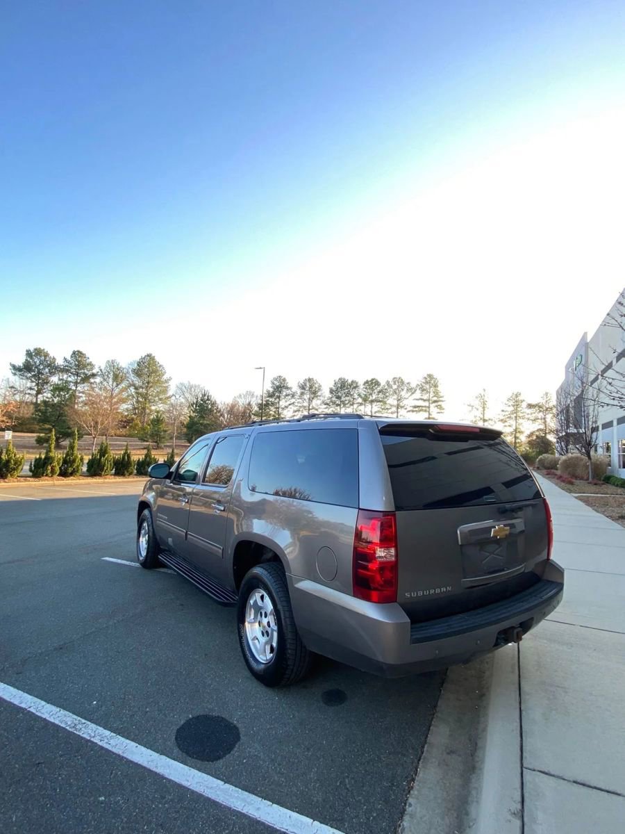 Used 2013 Chevrolet Suburban LT image 7