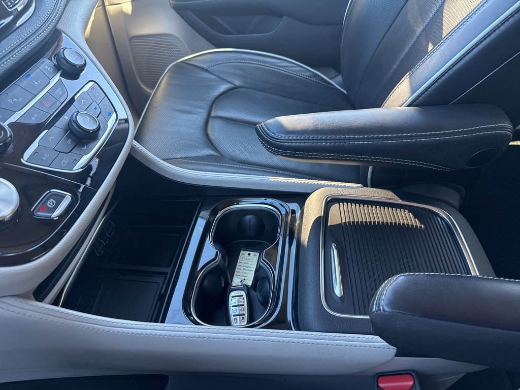 Used 2024 Chrysler Pacifica Limited image 38