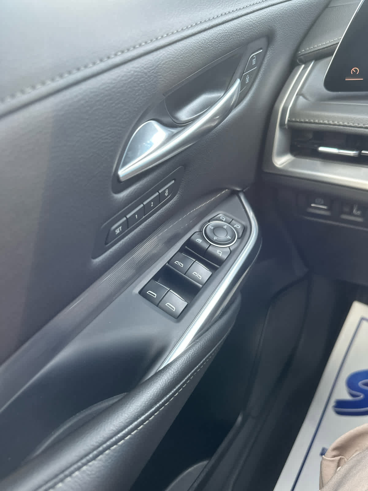 Used 2024 Cadillac XT4 Premium Luxury image 16