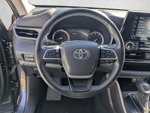Used 2022 Toyota Highlander XLE image 12