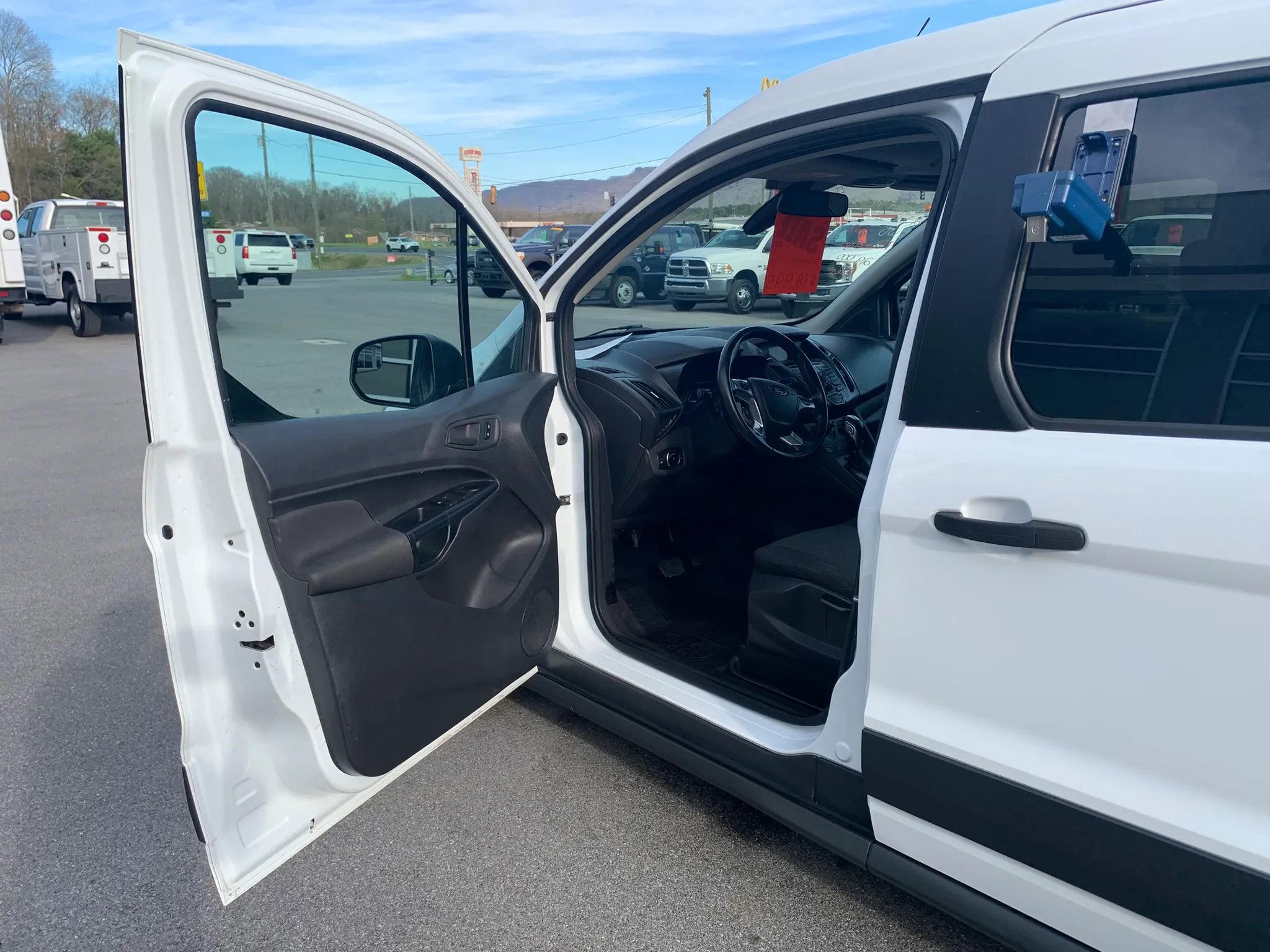 Used 2018 Ford Transit Connect XL image 7