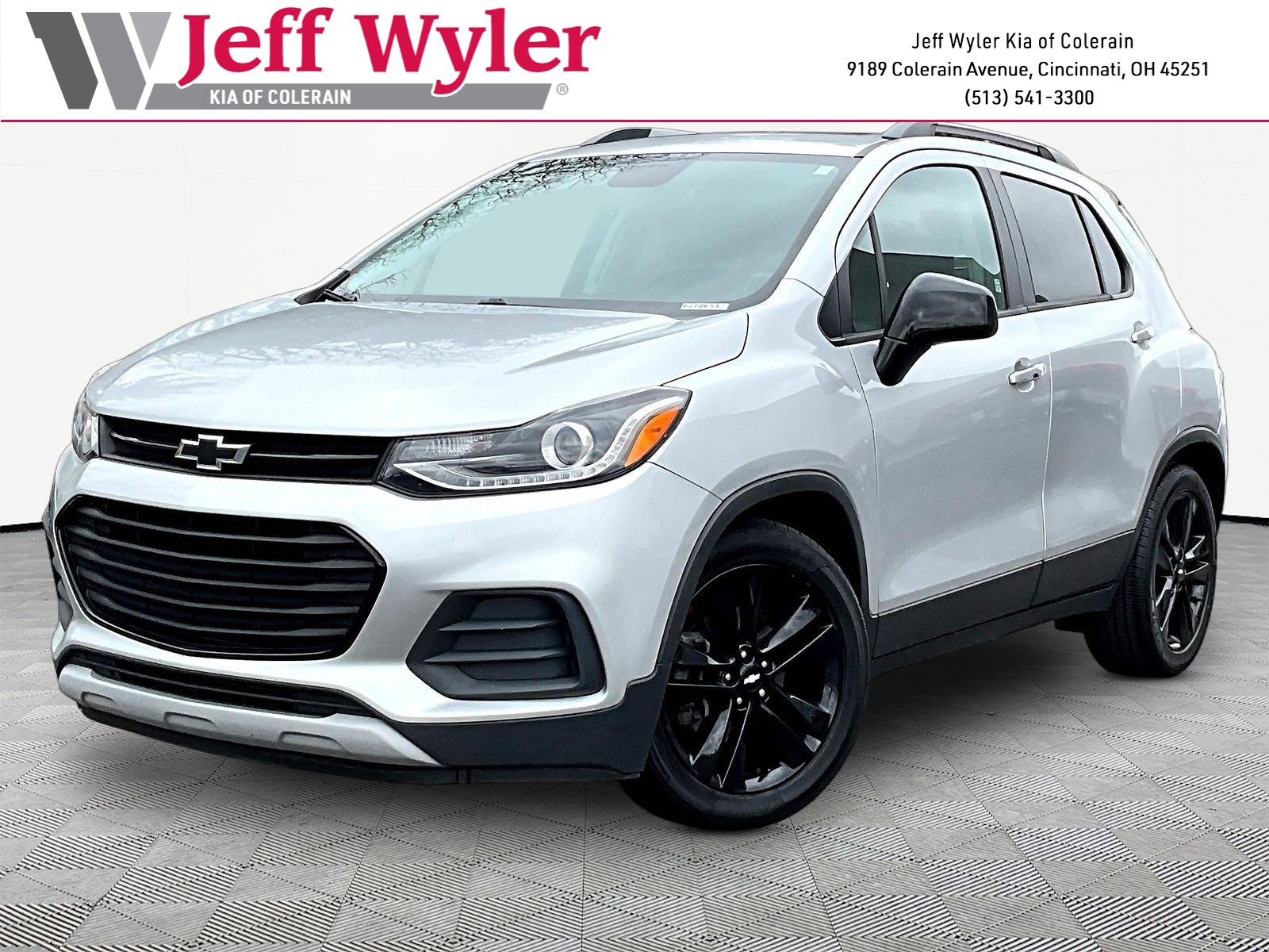 Used 2019 Chevrolet Trax LT w/ Sun & Sound Package FWD image 1