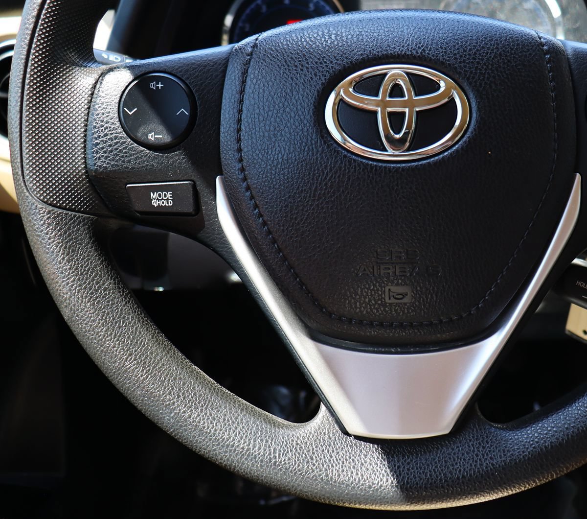 Used 2018 Toyota Corolla LE w/ Carpet Mat Package (TMS) FWD image 50