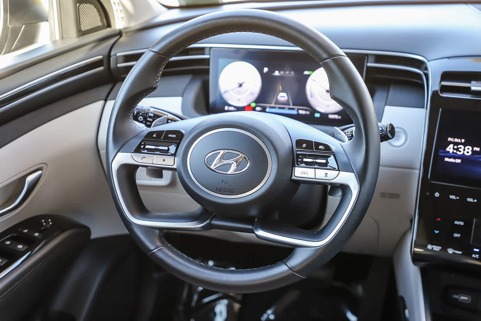 Certified 2024 Hyundai Tucson SEL AWD/4WD image 15