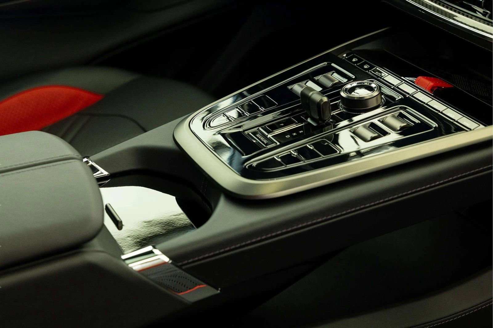 New 2026 Aston Martin DBX S image 39